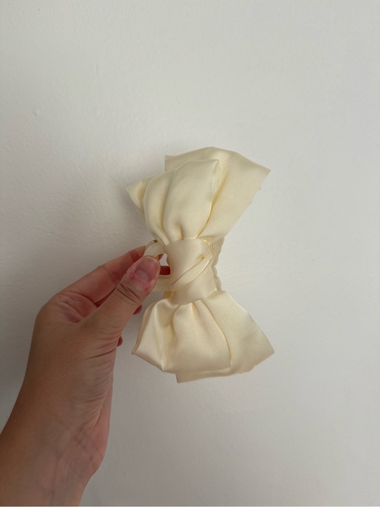 Anthropologie Accessories - Anthropologie Cream Satin Bow Hair Clip